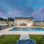 Villa Jona Zuzici