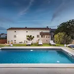 Jona Villa