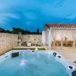 Villa Jona