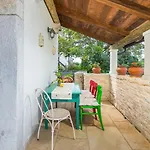 Jona Villa *