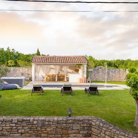 Jona Villa