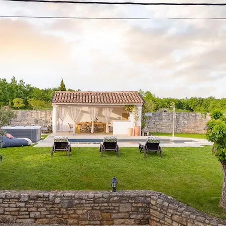 Jona Villa